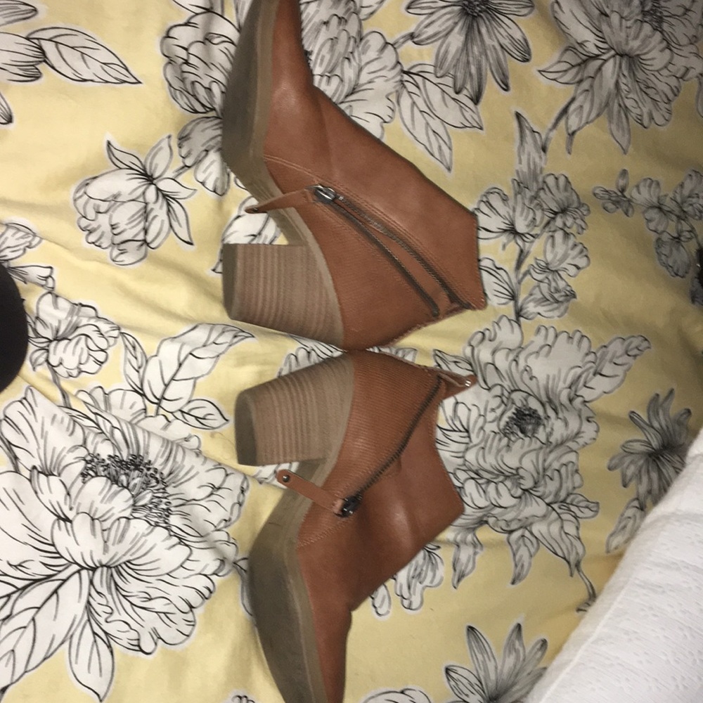 BOOTIES